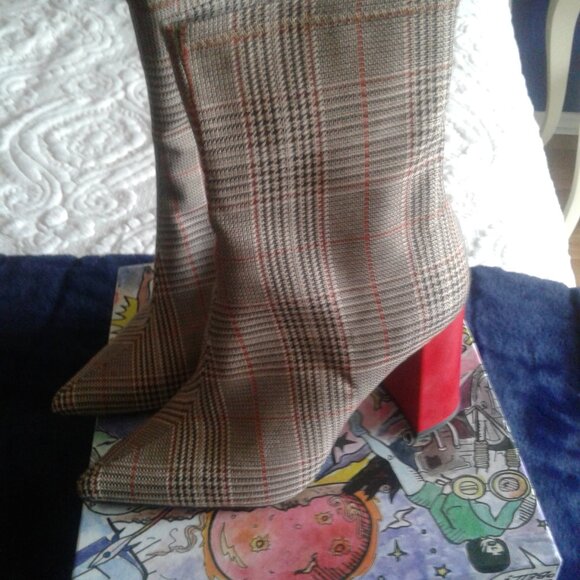 Unique new boots size 7.5  designer very beautiful and comfortable - Picture 1 of 7